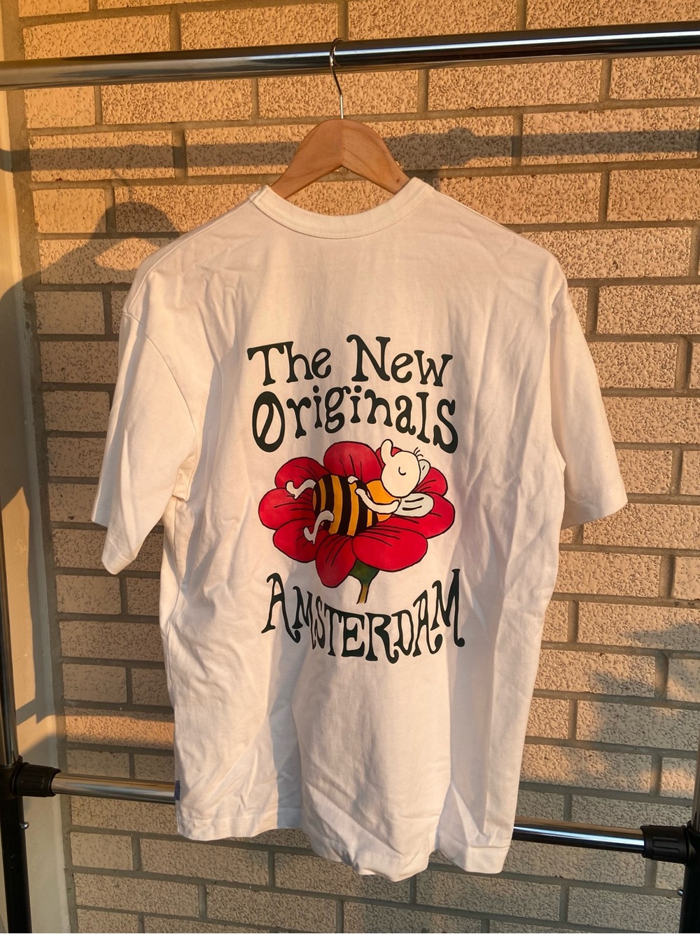 The New Originals Amsterdam Busy Bee Graphic T-Shirt White Men's Size S Small